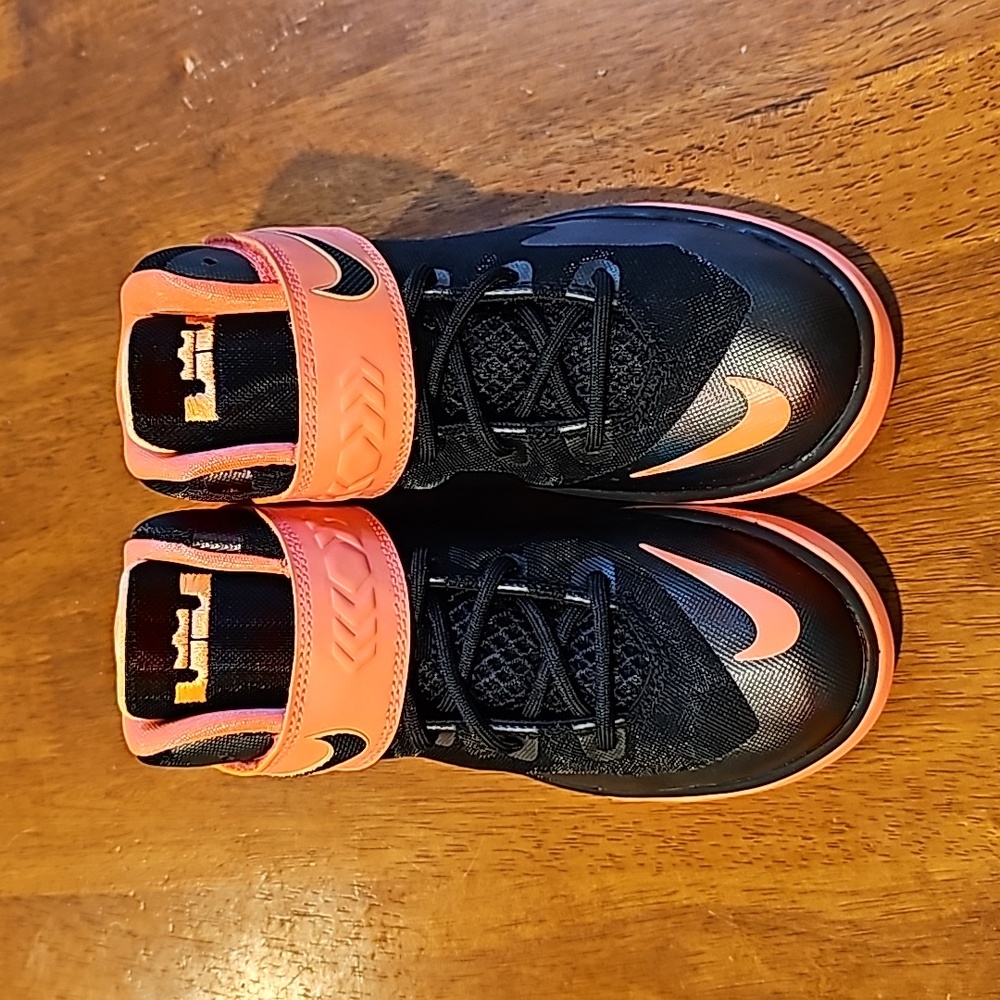 Brand New LeBron 3Y sneakers